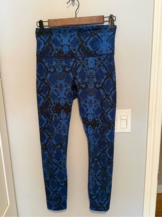 lululemon athletica Pants - Lululemon Wunder Under Leggings 6 Blue Snakeskin Python High Rise Full Length